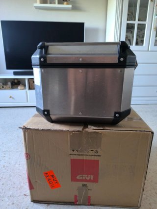 Top Case Givi Trekker Outback 58L Aluminio