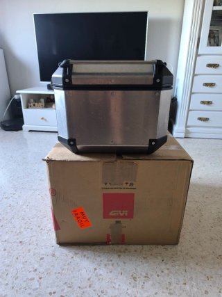 Top Case Givi Trekker Outback 58L Aluminio