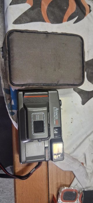 Lotto di 2 fotocamere Ambico e Ansco e digit