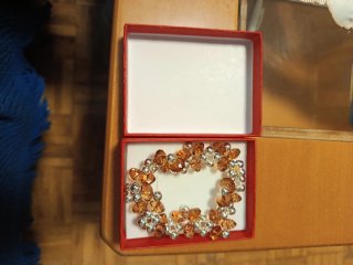 Pulsera de diamantes y perlas dorada y plateada