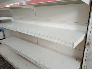 Estanterías metálicas tienda alimentación
