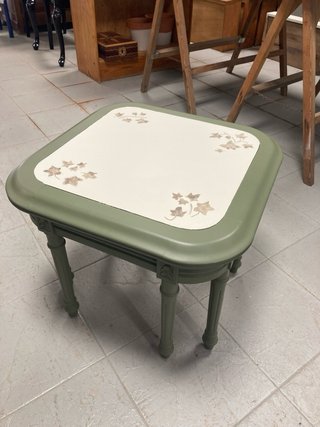 Mesa de centro o apoyo de madera