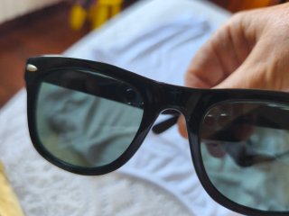 Dos pares de gafas de sol negras