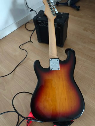 Guitarra Eléctrica Stagg Mini Sunburst