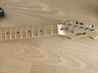 Guitarra Eléctrica Stagg Mini Sunburst