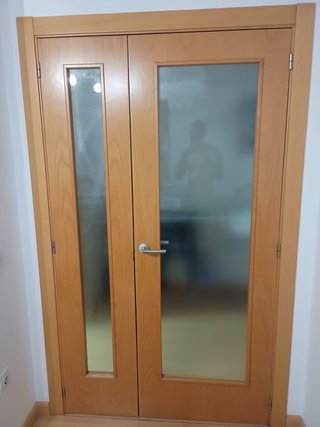Puerta doble madera con cristal