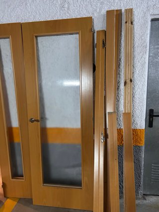Puerta doble madera con cristal