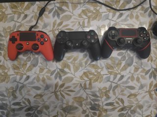 PS4 Slim 1TB + 6 Giochi + 3 Controller