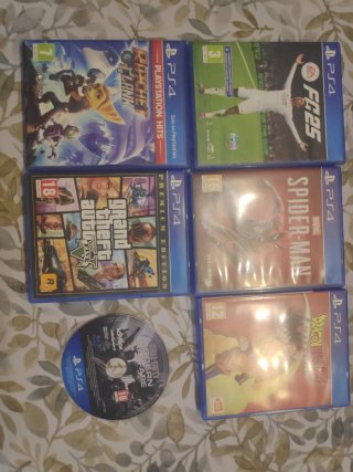 PS4 Slim 1TB + 6 Giochi + 3 Controller