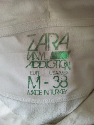 Sudadera Zara con capucha y estampado