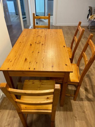 Regalo mesa de comedor/cocina de madera y 4 sillas