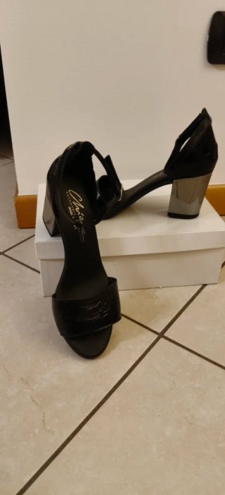 Sandali eleganti neri con tacco argento