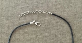 Collar artesanal blanco crudo estilo statement