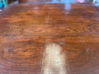 Mesa de madera rústica