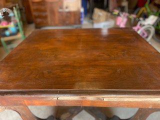 Mesa de madera rústica