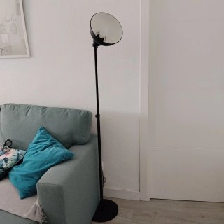 Lámpara de pie moderna Ikea negra