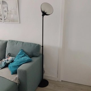 Lámpara de pie moderna Ikea negra
