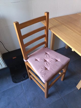 Mesa de cocina con 2 sillas