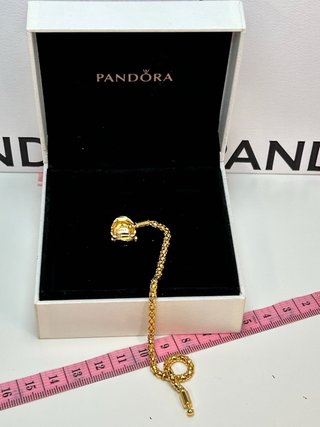 Pulsera Pandora Corazón dorado clap studded  19 cm