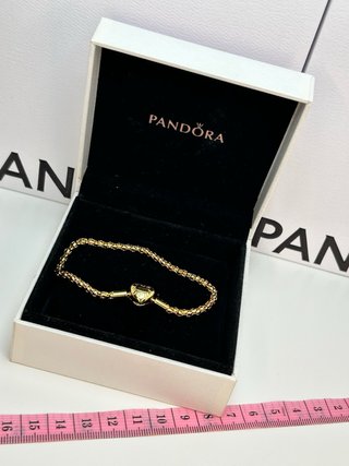 Pulsera Pandora Corazón dorado clap studded  19 cm