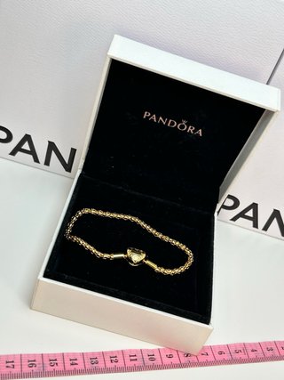 Pulsera Pandora Corazón dorado clap studded  19 cm