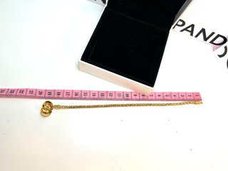 Pulsera Pandora Corazón dorado clap studded  19 cm