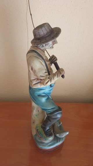 Figura de pescador de porcelana realista