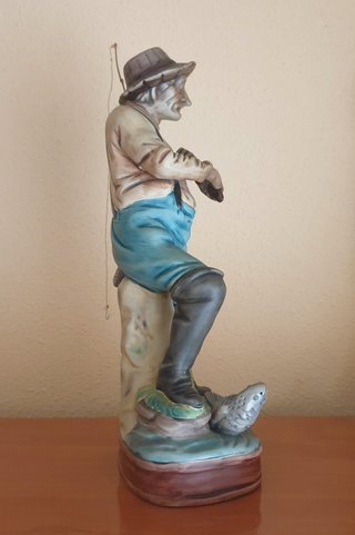 Figura de pescador de porcelana realista