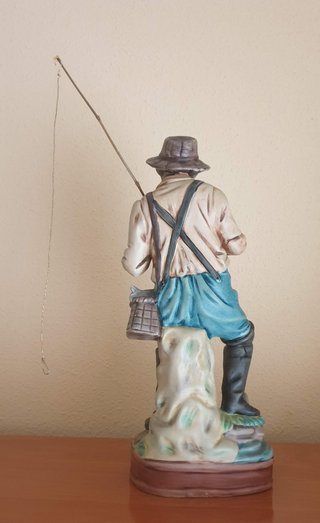 Figura de pescador de porcelana realista