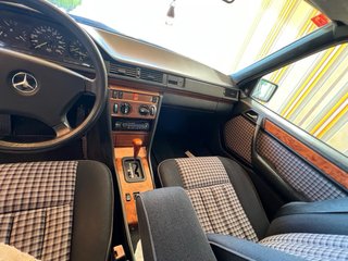 Mercedes-Benz Clase E200 1992