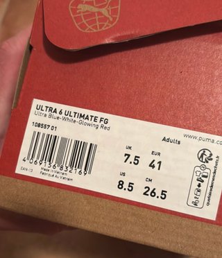 Botas de fútbol Puma azules y rojas