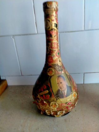 Lote botellas y cenicero decorados