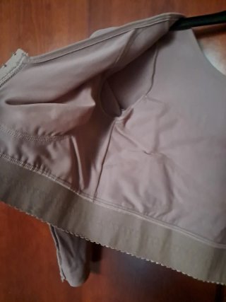 Faja sujetador postoperatorio manga larga