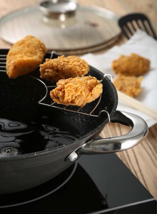 Wok de hierro fundido con accesorios