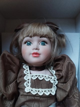 Muñeca de porcelana Isabel Jane