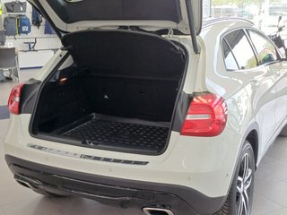 Mercedes-Benz GLA 200-(H247) 2016