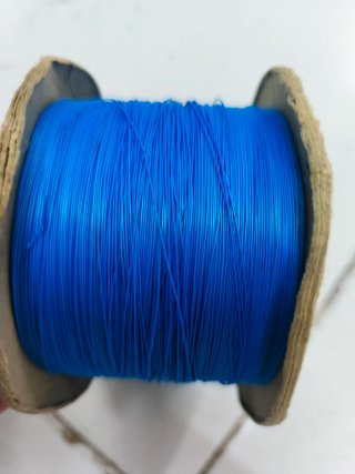 Rollo de cable azul