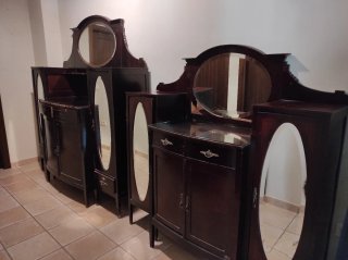 Dos aparadores antiguos madera y cristal
