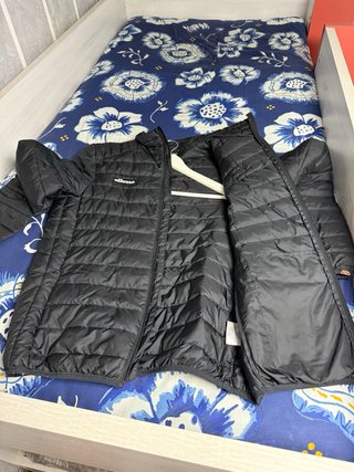 Chaqueta Ellesse negra acolchada
