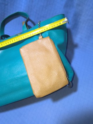 Bolso de mano turquesa con monedero