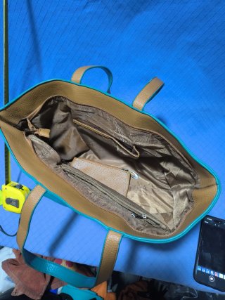 Bolso de mano turquesa con monedero