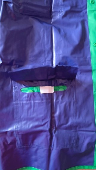 Chubasqueros verdes con capucha, sin estrenar