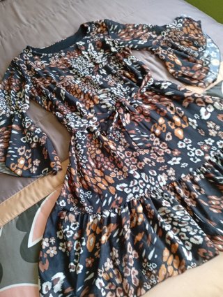 Vestido estampado manga acampanada