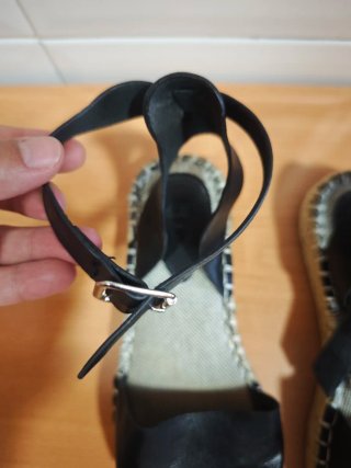 Sandalias negras de esparto