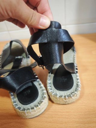 Sandalias negras de esparto