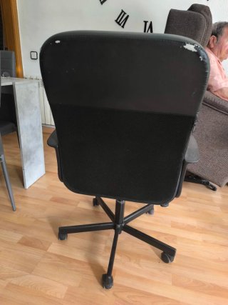 Silla de escritorio giratoria negra grande