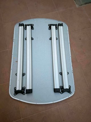 Mesa de camping plegable plateada