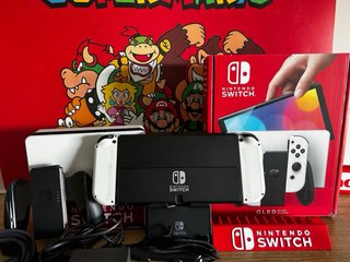 Nintendo Switch OLED COMO NUEVA aun con plasticos