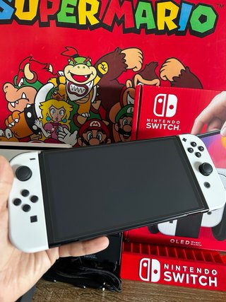 Nintendo Switch OLED COMO NUEVA aun con plasticos