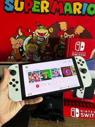 Nintendo Switch OLED COMO NUEVA aun con plasticos